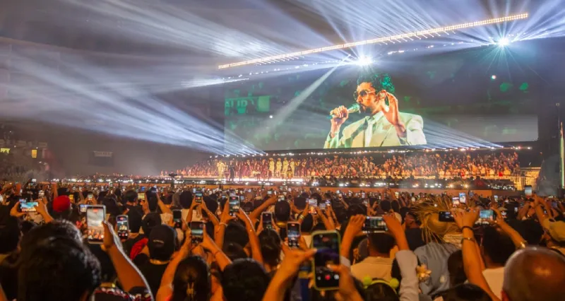 El cantante no se detuvo a corregir su error y continuó con su show / Especial