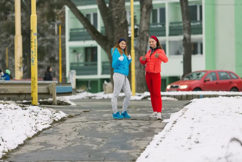 Lo mejor es salir bien abrigado para evitar alguna enfermedad de temporada / FREEPIK