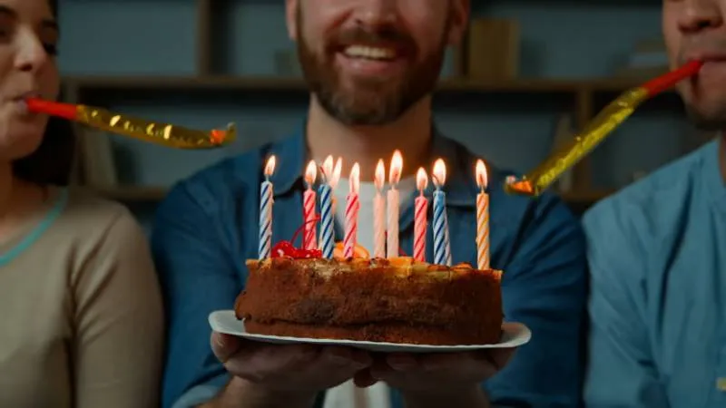 Propuesta de Morena busca que el cumpleaños de trabajadores sea reconocido como día de descanso con goce de sueldo. / iStock