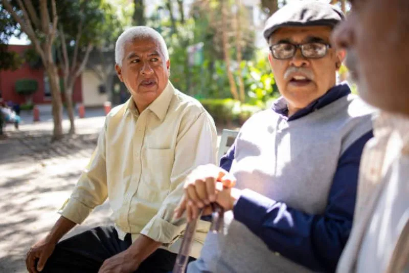 Muchos se preguntan si la CURP Biométrica también debe ser tramitada por los adultos mayores/Pixabay