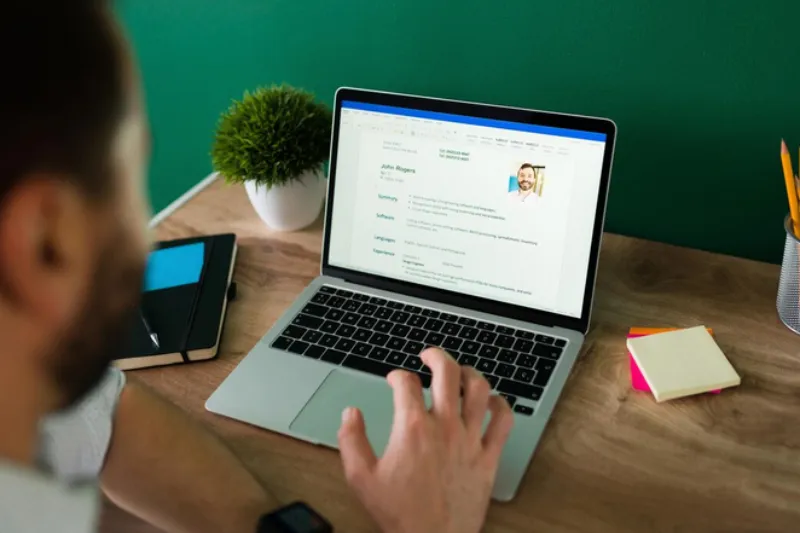 Todo comienza con una llamada para pedir datos personales / FREEPIK