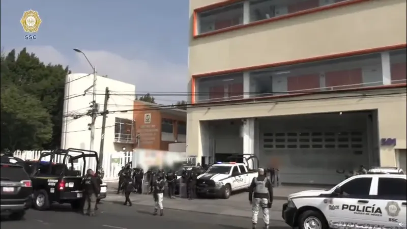 Un edificio servia como fachada para ocultar la mercancía robada / FB: @PoliciaCDMX