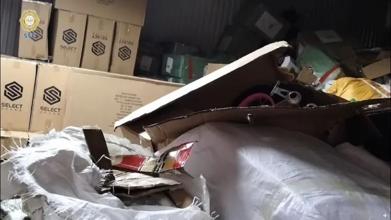 Las cajas con mercancía fueron robadas en Michoacán / FB: @PoliciaCDMX