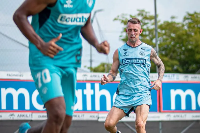 Díaz hizo un oso durante su presentación con el Guayaquil City | @GuayaquilCityFC