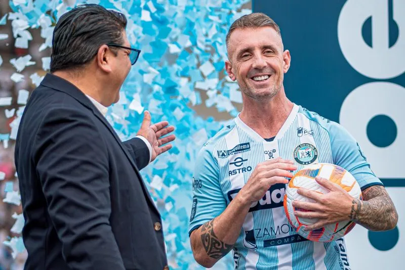 Díaz hizo un oso durante su presentación con el Guayaquil City | @GuayaquilCityFC