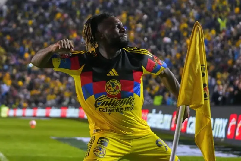 El francés se ha quejado de Jardine tras no se titular ante Pachuca | MEXSPORT