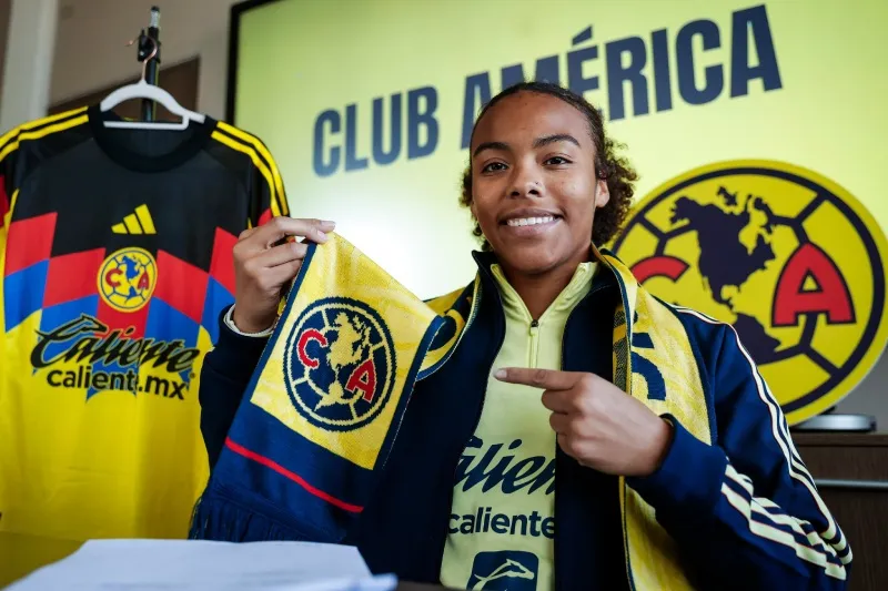 Riley llega procedente del futbol colegial estadounidense