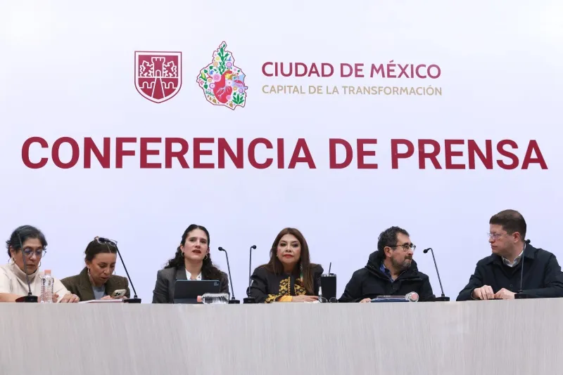 La fiscal general, Bertha Alcalde Luján, con Clara Brugada en conferencia de prensa