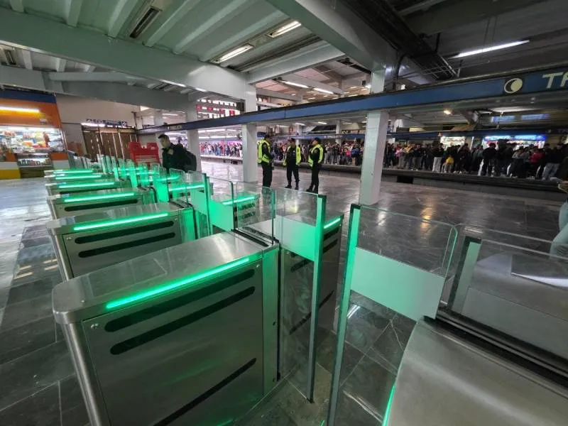 Nuevos pasillos con puertas automáticas facilitarán el flujo de usuarios en el Metro. / X: @MetroCDMX