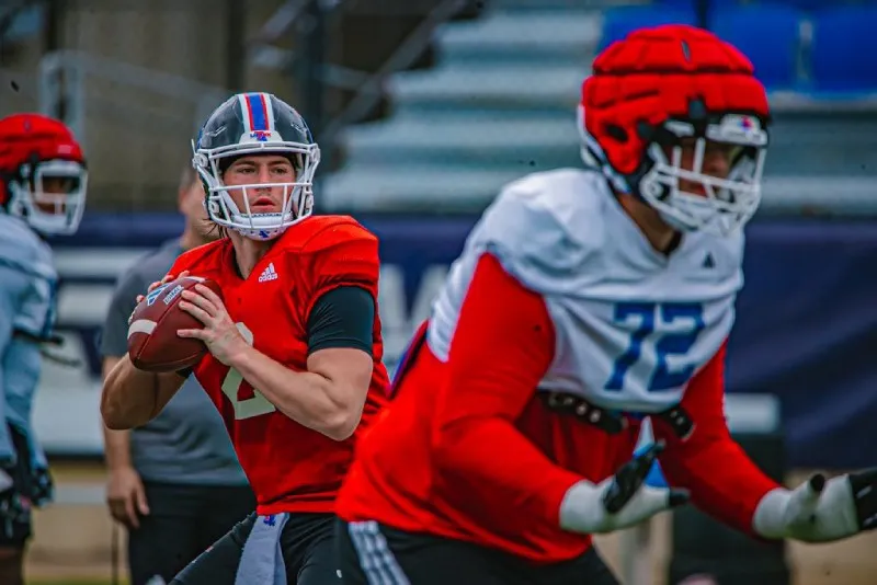 Jugadores universitarios | @LATechFB
