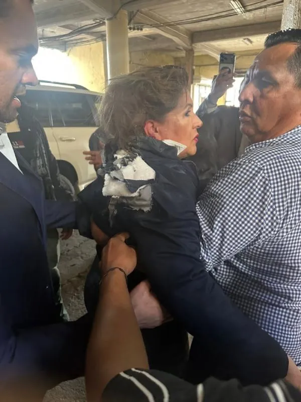 Gladis Aurora fue atendida de inmediato y llevada al hospital / Redes Sociales