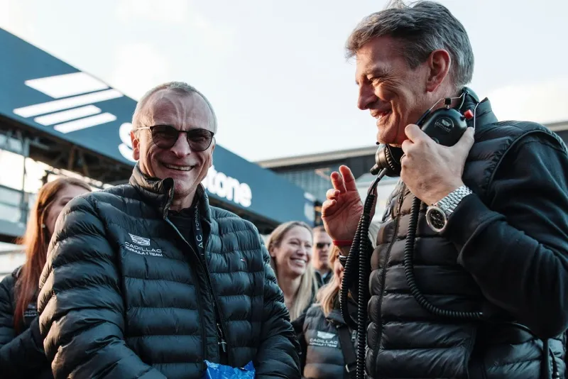 Graeme Lowdon explicó lo que pasó con Checo Pérez en Barcelona