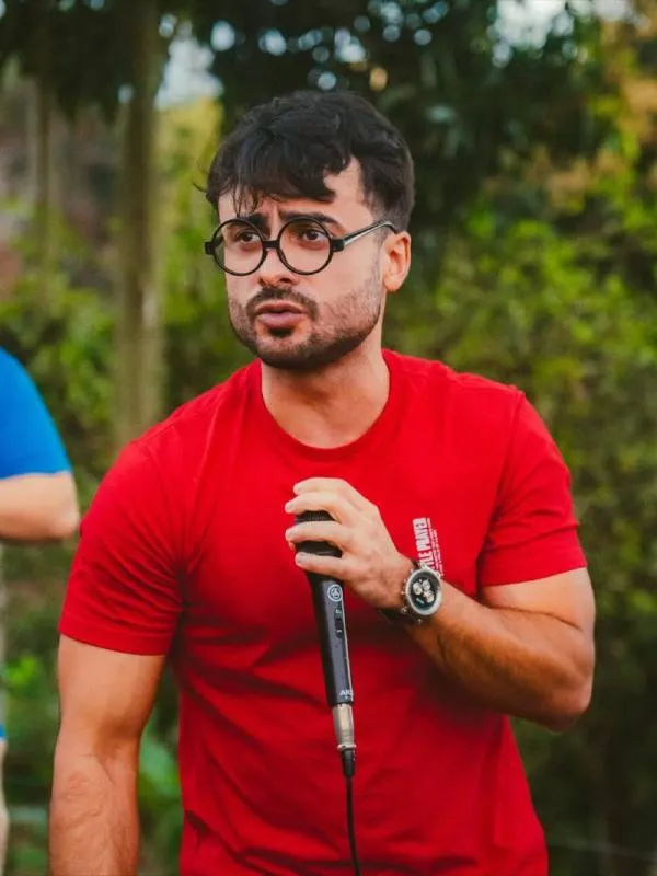 El músico explicó a sus seguidores que a partir de ahora se presentará únicamente como “O Bruxo”. / @bruxocantor