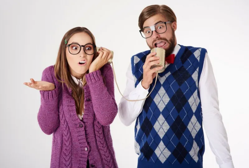 Siempre consulta otras fuentes para comprobar la información / FREEPIK