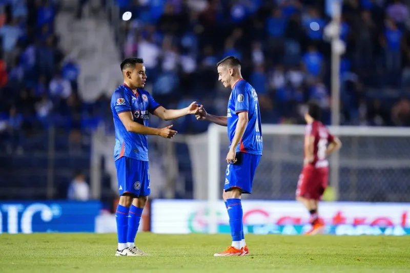 Camilo Cándido y Charly Rodríguez en partido con Cruz Azul