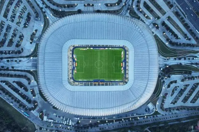 Fue apuñalado a las afueras del estadio