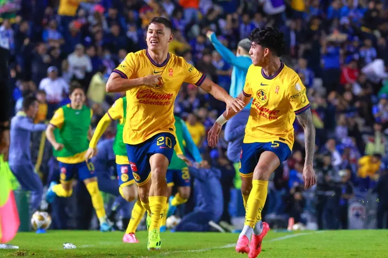 Richard Sánchez en festejo de gol con América