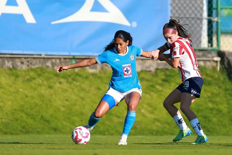 Plata jugó un semestre con Cruz Azul