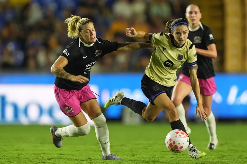 Aitana Bonmatí con Barcelona en el Juego de las Estrellas de la Liga MX Femenil