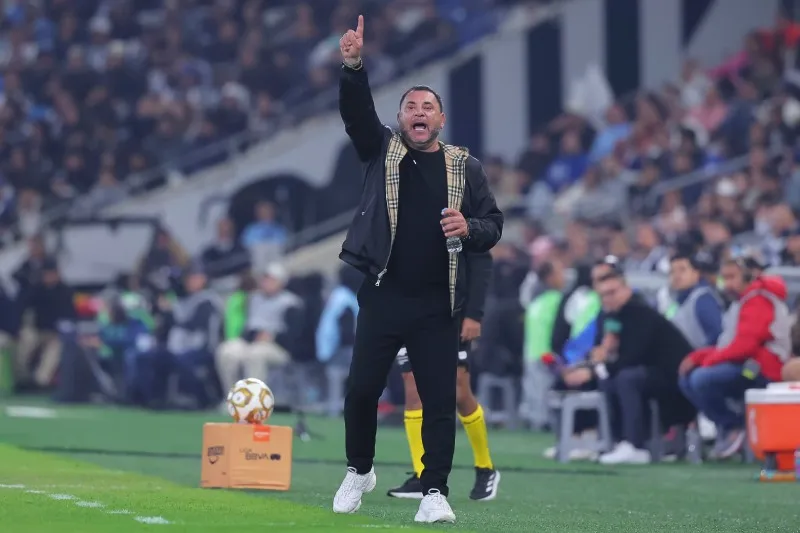 Le lanzó una pedrada a Tigres