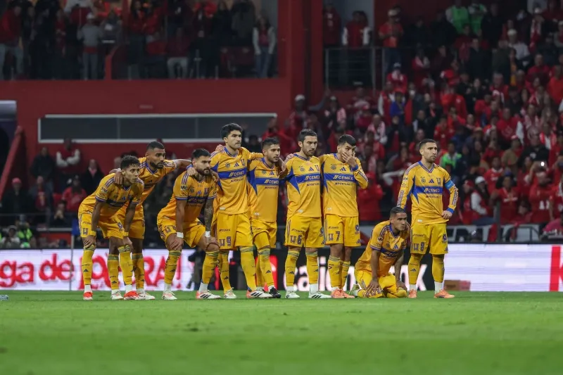 Jugadores de Tigres en lamento en la Final pasada