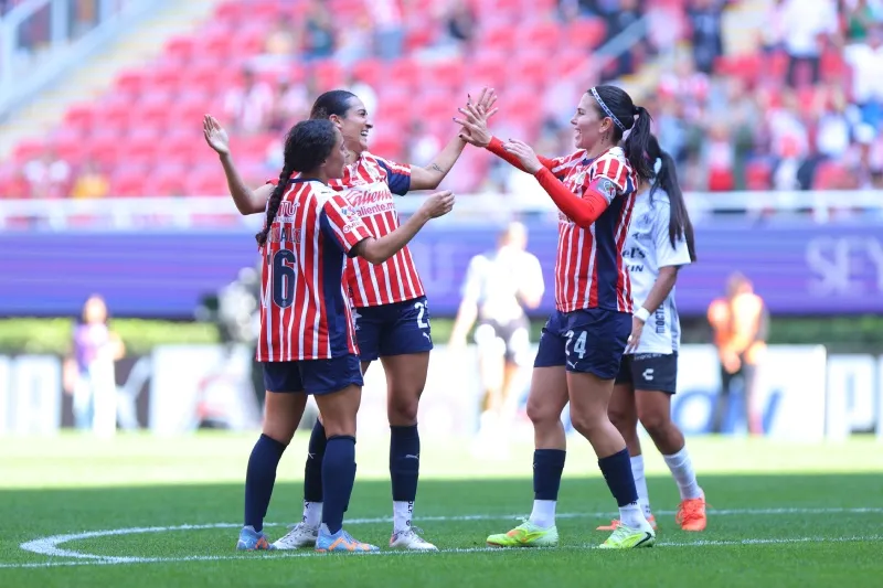 Chivas comenzó el torneo con un triunfo en casa