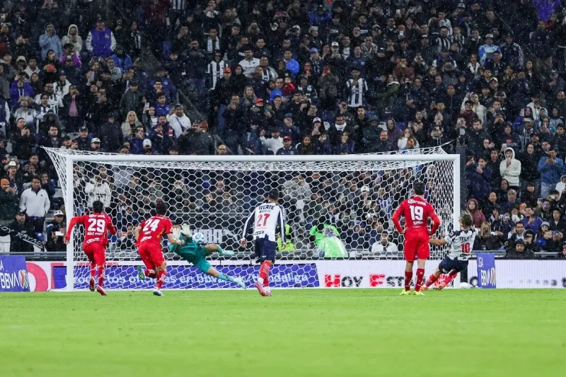 Hugo atajó un penal