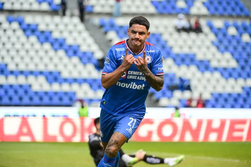 Marcó su primer gol del torneo