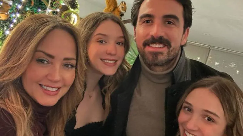 En la pasada Navidad, Luis Carlos estuvo junto a Andrea y sus hijas/IG: @andrealegarreta