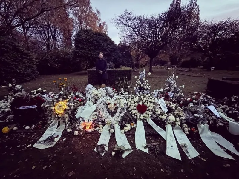 Se va tras la muerte de su hermano