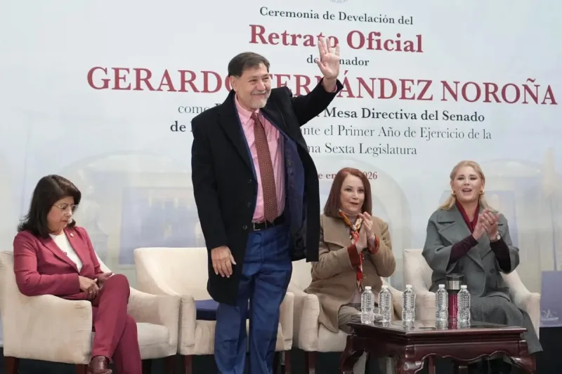 Fernández Noroña develó su propio retrato oficial / FB: @fernandeznorona