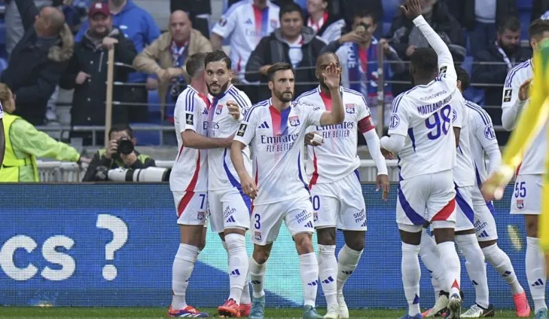 Tagliafico con Olympique Lyon