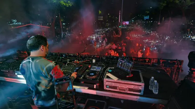 Miles de personas se reunieron en Paseo de la Reforma para recibir el Año Nuevo 2026./@CulturaCiudadMx