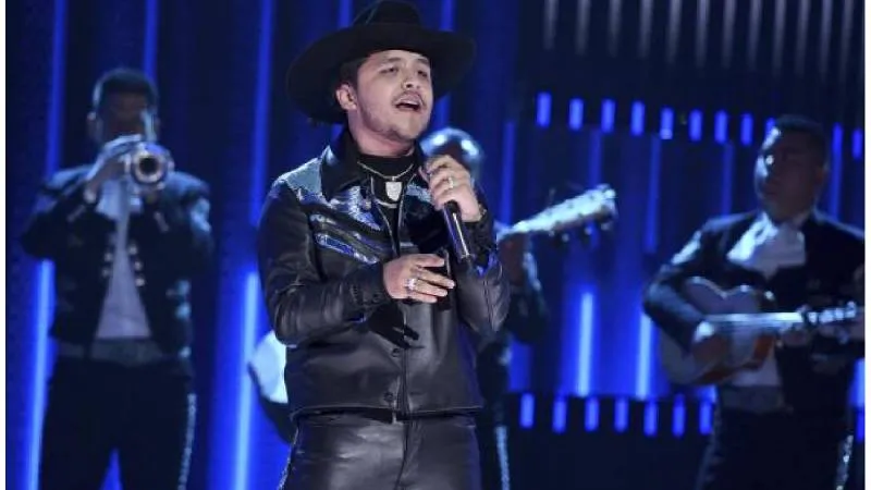 Las imágenes revelan una faceta poco conocida del cantante, cuando su vida aún no estaba bajo los reflectores./ AP