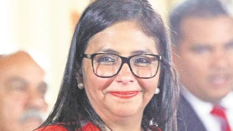 Delcy Rodríguez, vicepresidenta ejecutiva, se perfila como la figura clave para asumir el mando institucional/ AP