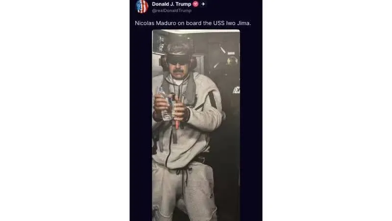 Nicolás Maduro aparece esposado y bajo custodia estadounidense en la primera imagen difundida tras su captura./ X