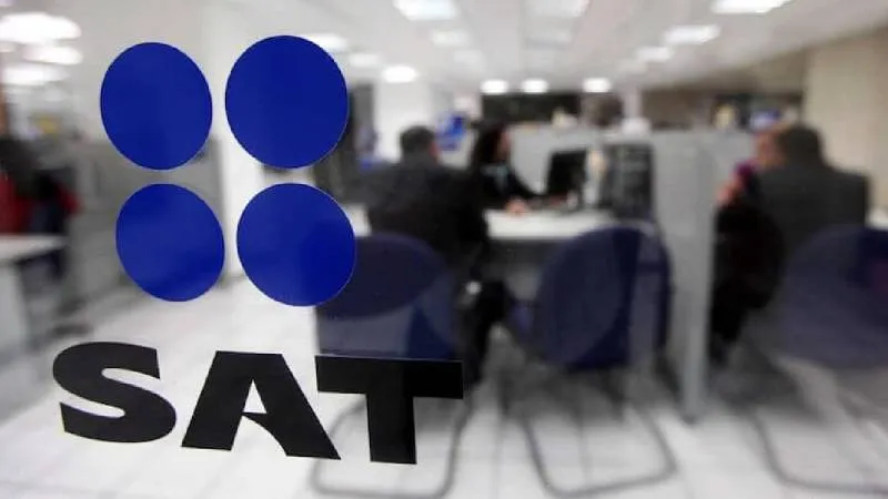 El SAT recordó que los datos fiscales pueden consultarse sin necesidad del documento físico./ X