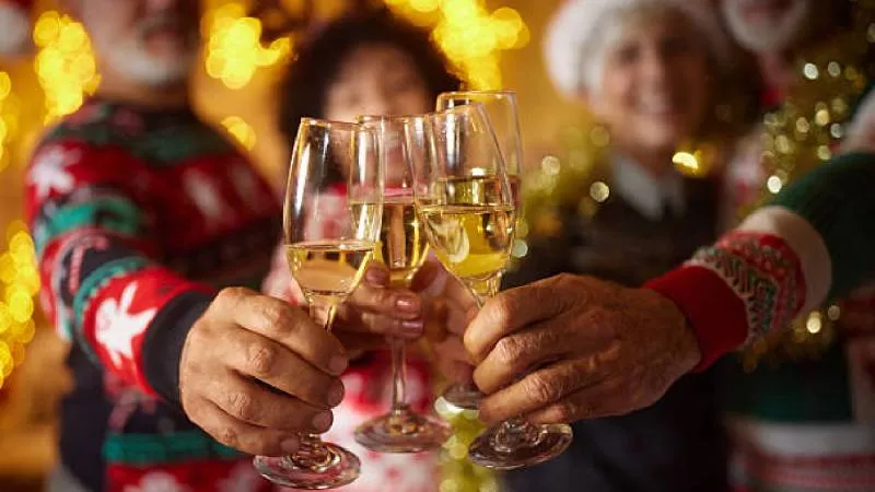 Autoridades recomiendan comprar bebidas alcohólicas únicamente en establecimientos formales y autorizados./ Pixabay