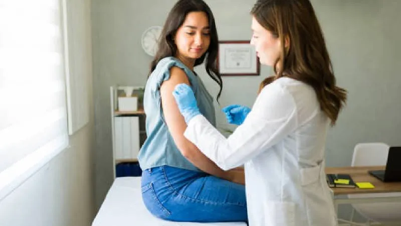 La vacuna contra el VSR busca reducir hospitalizaciones y complicaciones durante la temporada invernal./ Pixabay