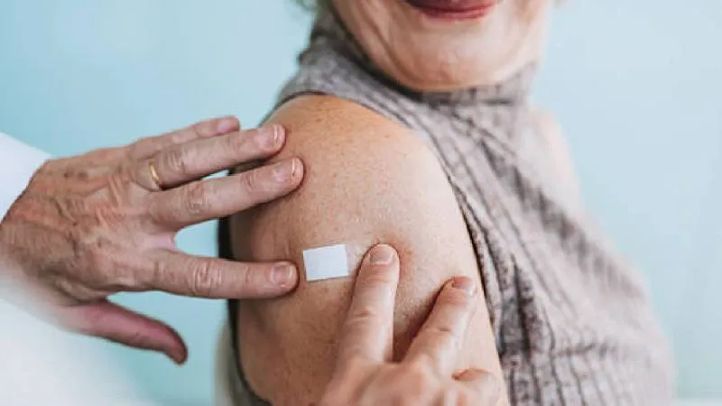 Mujeres embarazadas pueden vacunarse para proteger al recién nacido durante sus primeros meses de vida./ Pixabay