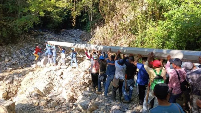 La CFE desplegó miles de trabajadores y equipo especializado para atender afectaciones por lluvias y huracanes en 2025./ CFE