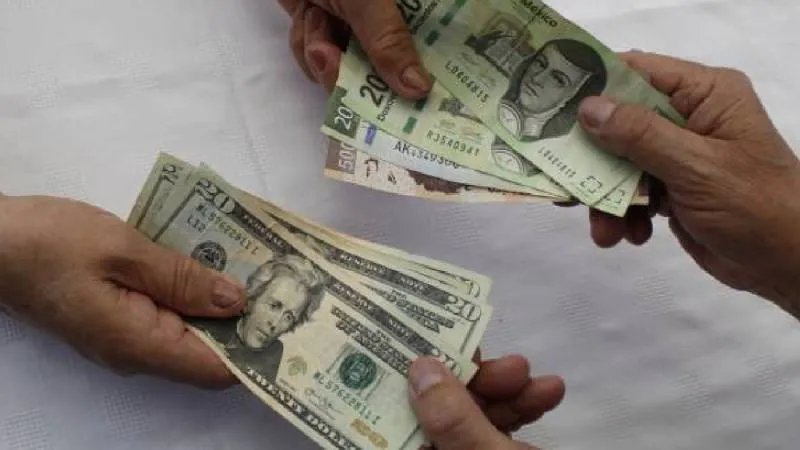 El peso mexicano opera bajo presión ante el menor volumen de operaciones en los mercados financieros./ Pixabay