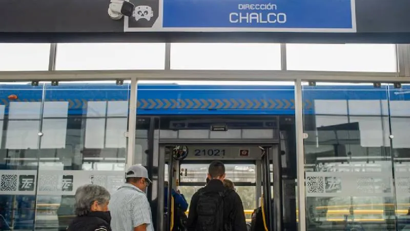 La nueva ruta del trolebús elevado busca reducir tiempos de traslado entre el oriente del Edomex y la CDMX./@STECDMX