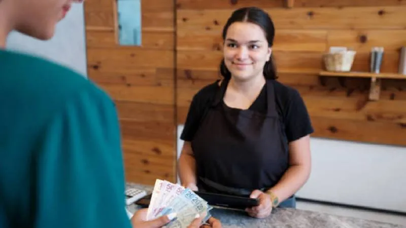 La Ley Federal del Trabajo establece que trabajar en día festivo debe pagarse con salario triple./ Pixabay