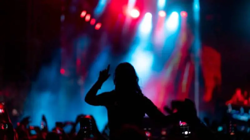 DJs nacionales e internacionales encabezarán la celebración de Año Nuevo en Reforma./ Pixabay