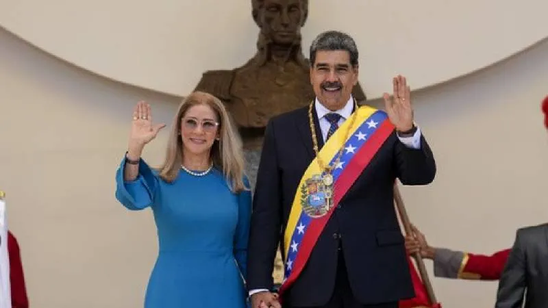 El líder chavista, acusado de haberse robado las elecciones, enfrenta cargos por narcoterrorismo y tráfico de cocaína./ AP