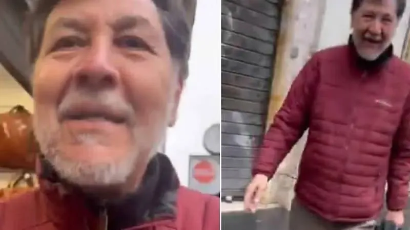 Gerardo Fernández Noroña, legislador de Morena, fue captado mientras dormía en la cabina Premier One. / RS