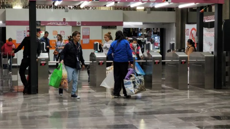 Las autoridades capitalinas recomendaron a los usuarios planear sus traslados y considerar mayor afluencia en estaciones y paradas./ Metro CDMX