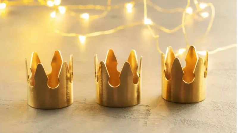 Niñas y niños escriben cartas a los Reyes Magos y dejan sus zapatos la noche del 5 de enero./ Pixabay