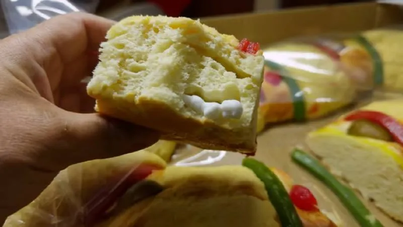 Las frutas cristalizadas que decoran la rosca representan las joyas de las coronas de los Reyes Magos./ Pixabay